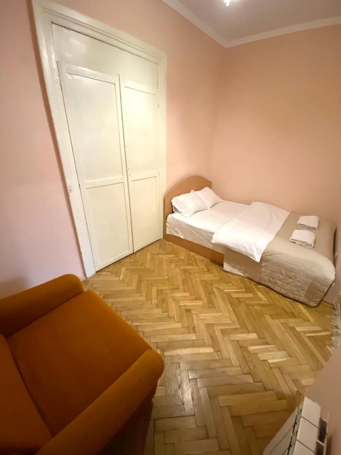 Квартира Біля Залізничного Вокзалу Вулиця Залізнична 10 До 5 Гостей Lviv Kültér fotó
