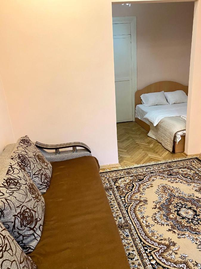 Квартира Біля Залізничного Вокзалу Вулиця Залізнична 10 До 5 Гостей Lviv Kültér fotó