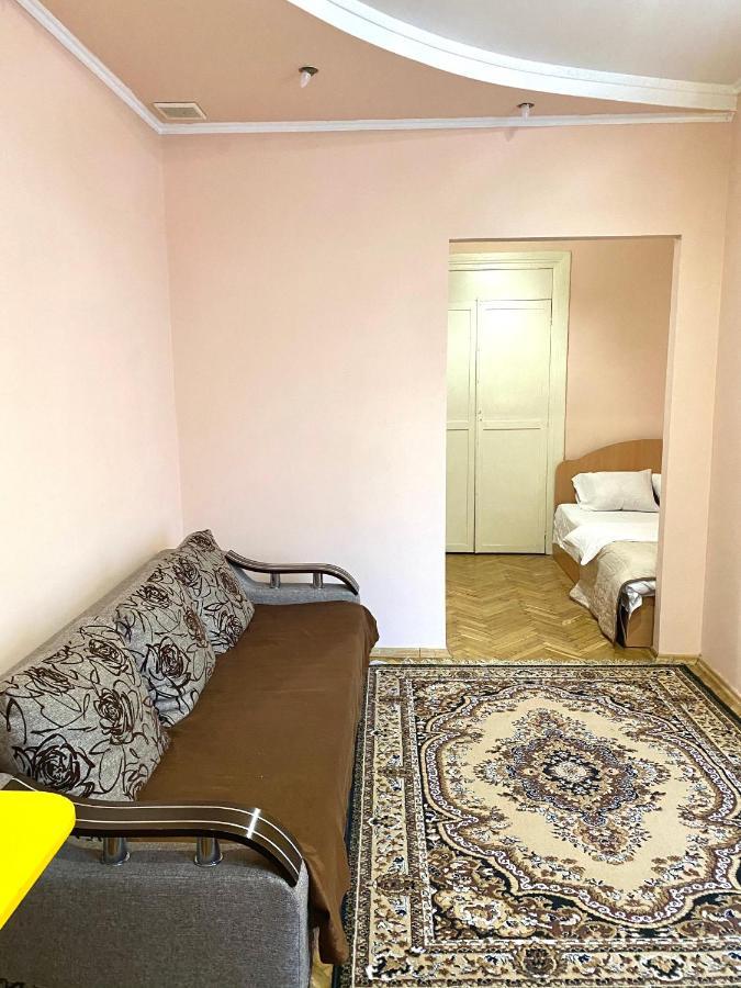 Квартира Біля Залізничного Вокзалу Вулиця Залізнична 10 До 5 Гостей Lviv Kültér fotó