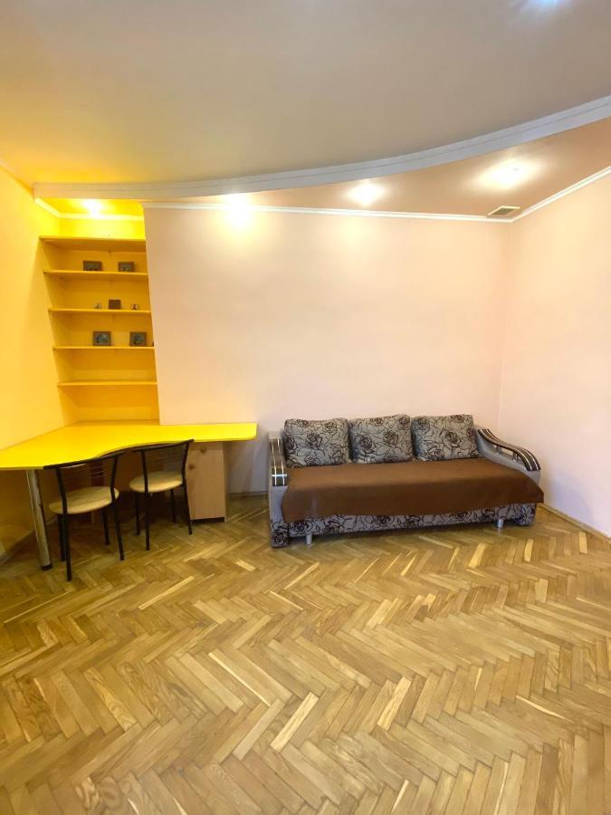 Квартира Біля Залізничного Вокзалу Вулиця Залізнична 10 До 5 Гостей Lviv Kültér fotó