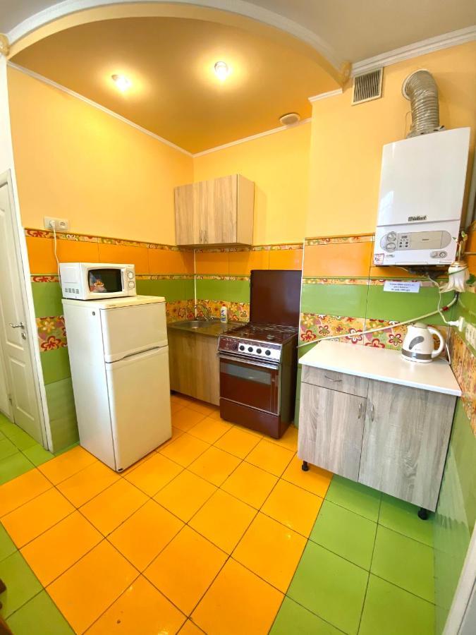 Квартира Біля Залізничного Вокзалу Вулиця Залізнична 10 До 5 Гостей Lviv Kültér fotó