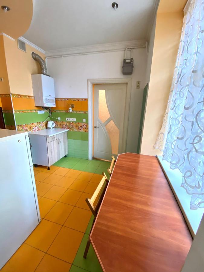 Квартира Біля Залізничного Вокзалу Вулиця Залізнична 10 До 5 Гостей Lviv Kültér fotó